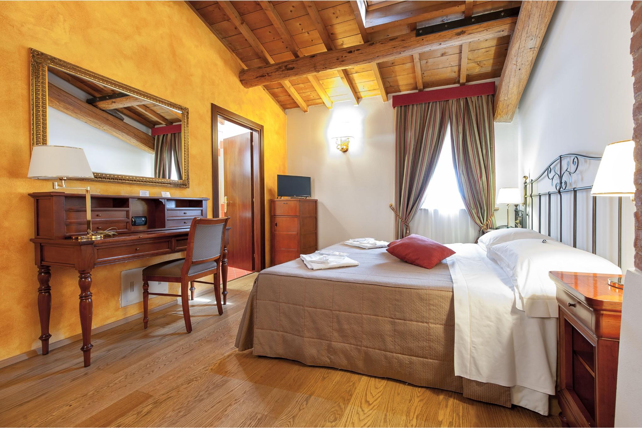 Hotel Villa Malaspina Castel d'Azzano Esterno foto