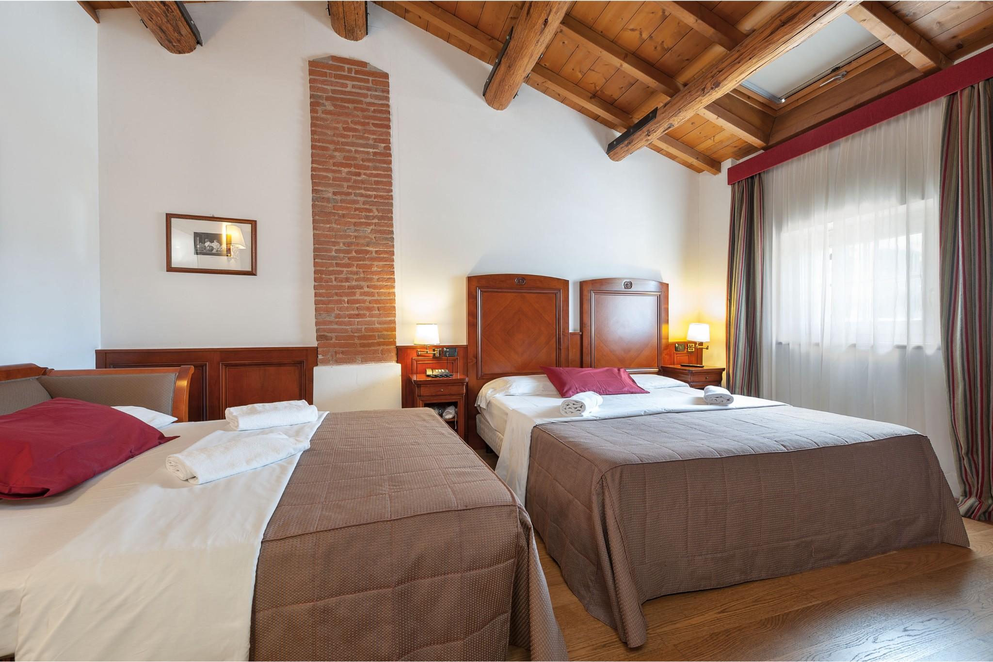 Hotel Villa Malaspina Castel d'Azzano Esterno foto