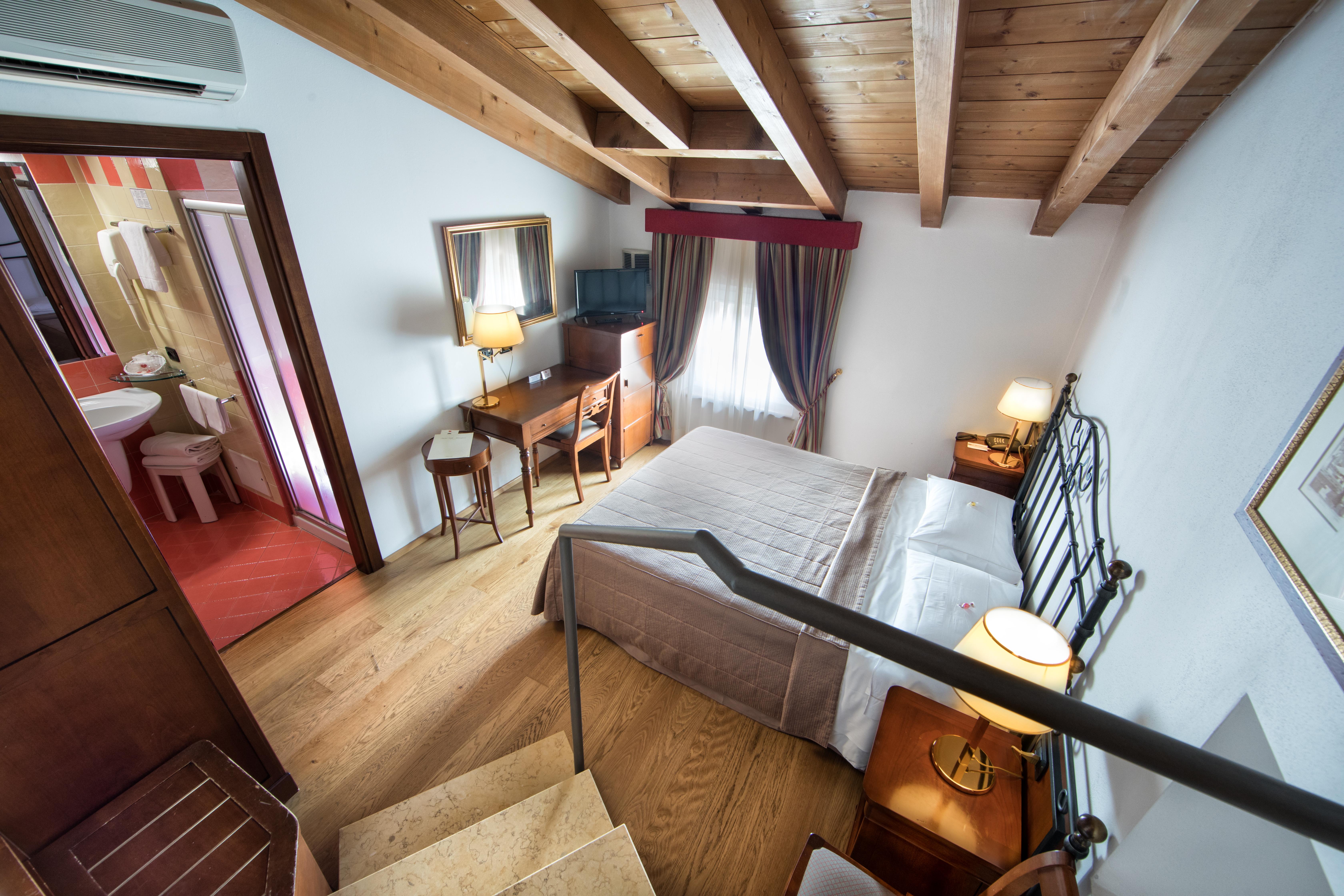 Hotel Villa Malaspina Castel d'Azzano Esterno foto