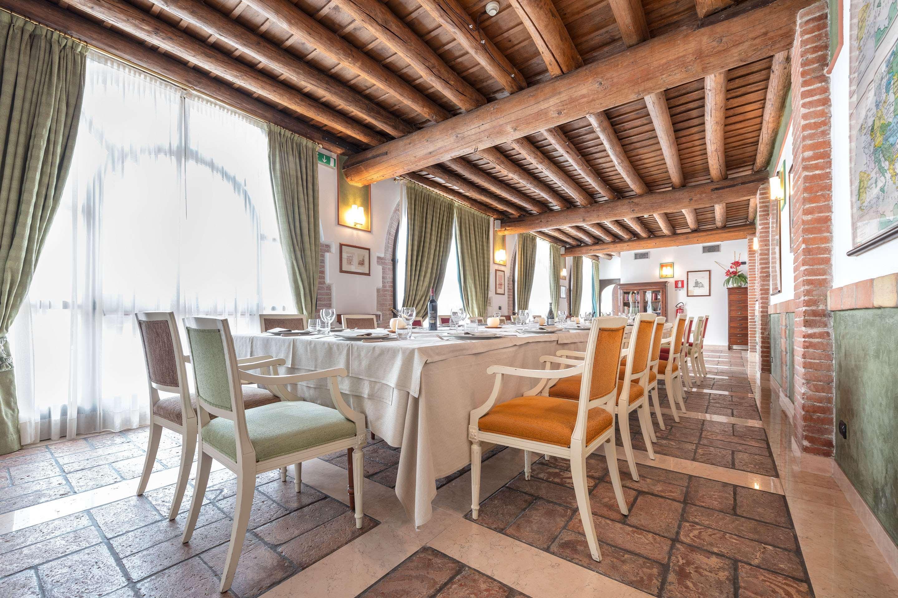 Hotel Villa Malaspina Castel d'Azzano Esterno foto