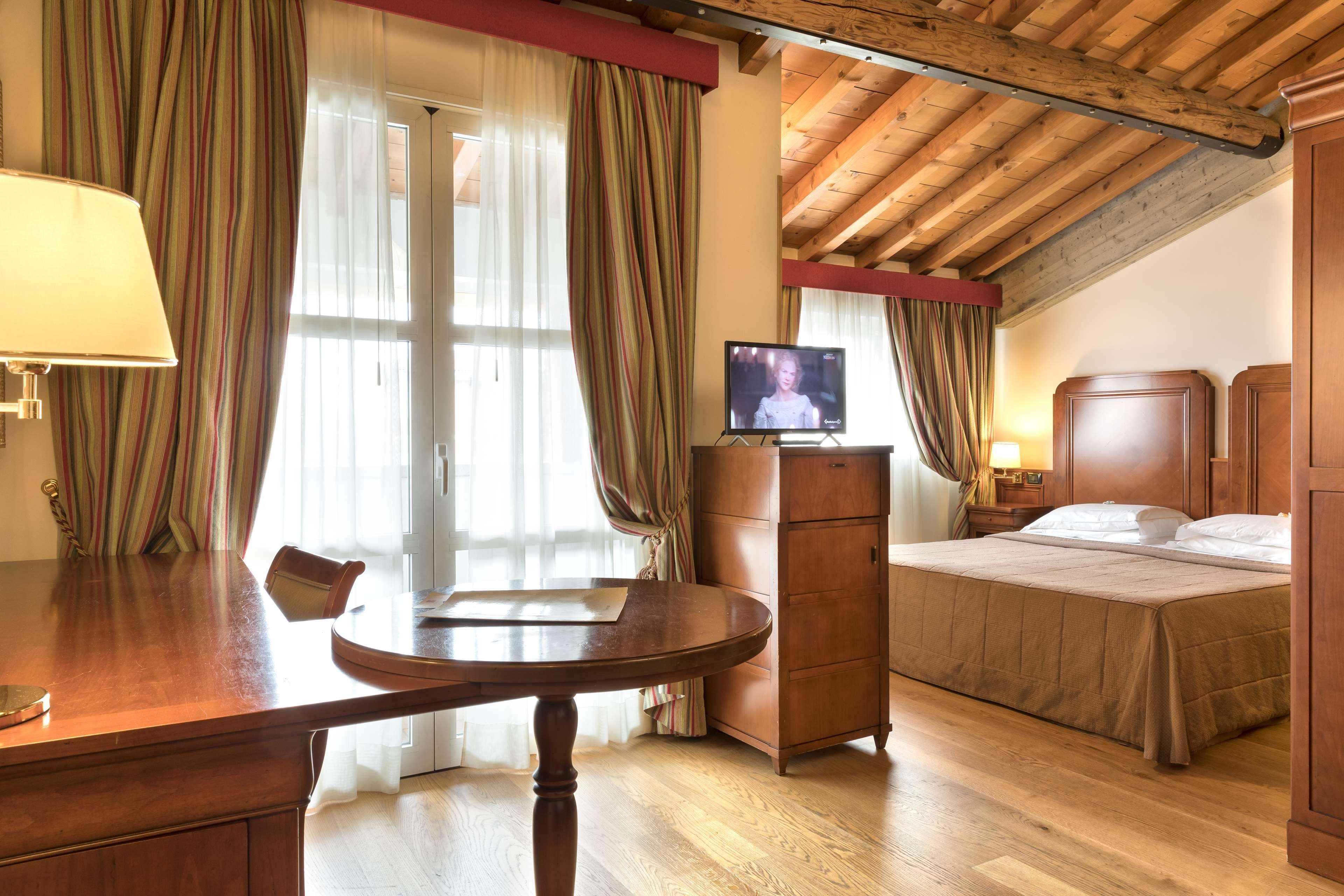 Hotel Villa Malaspina Castel d'Azzano Esterno foto