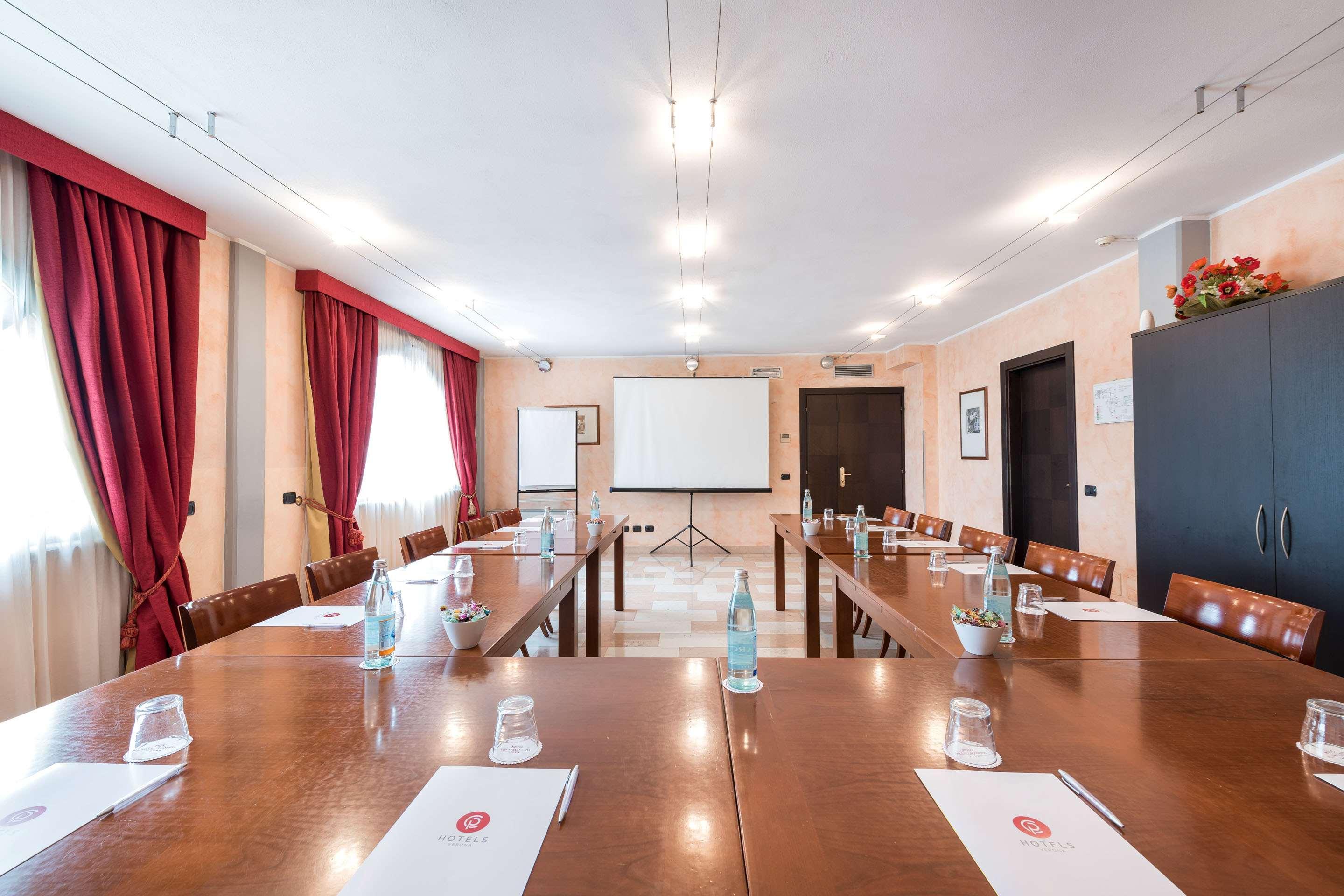 Hotel Villa Malaspina Castel d'Azzano Esterno foto
