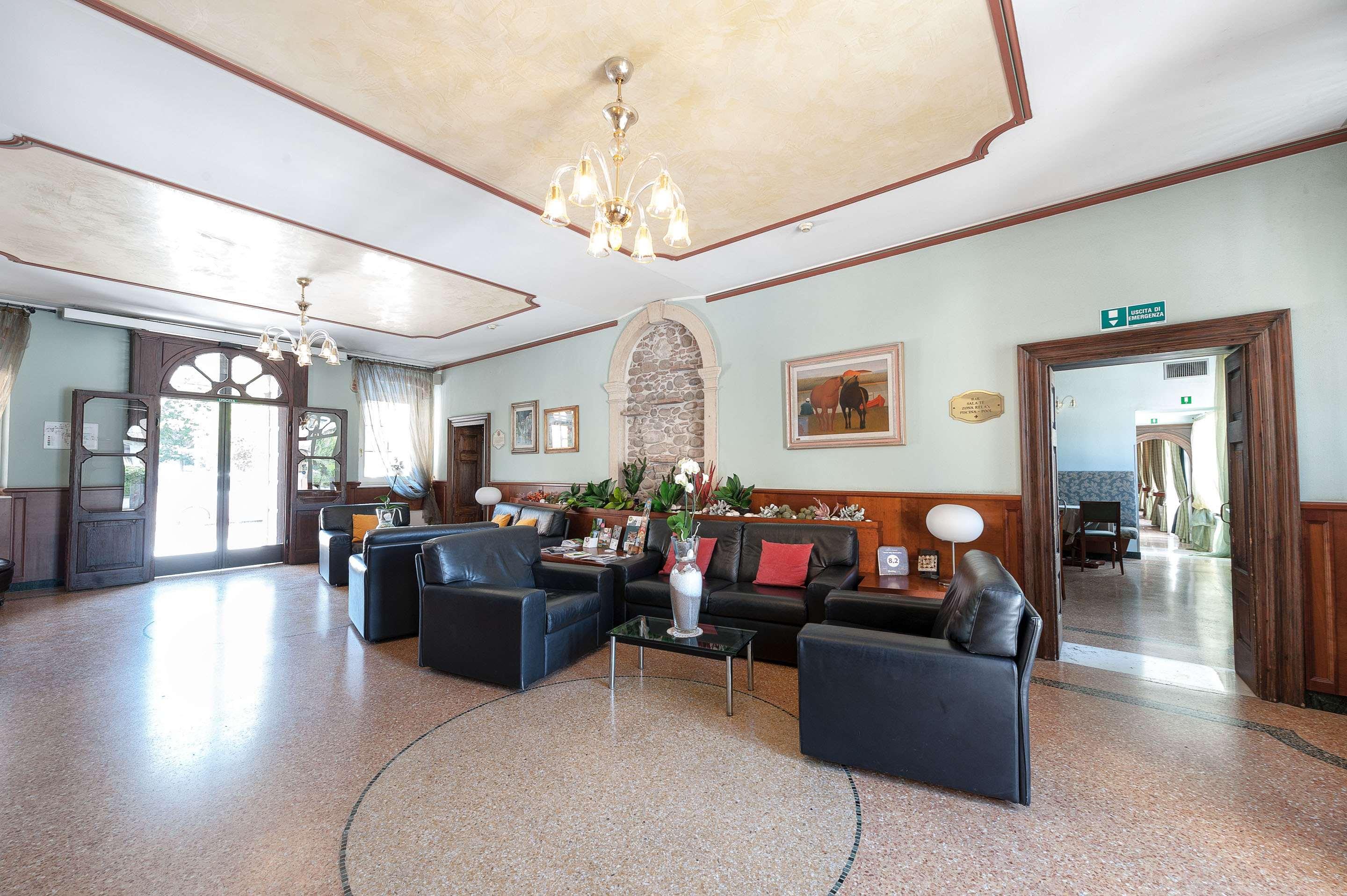 Hotel Villa Malaspina Castel d'Azzano Esterno foto