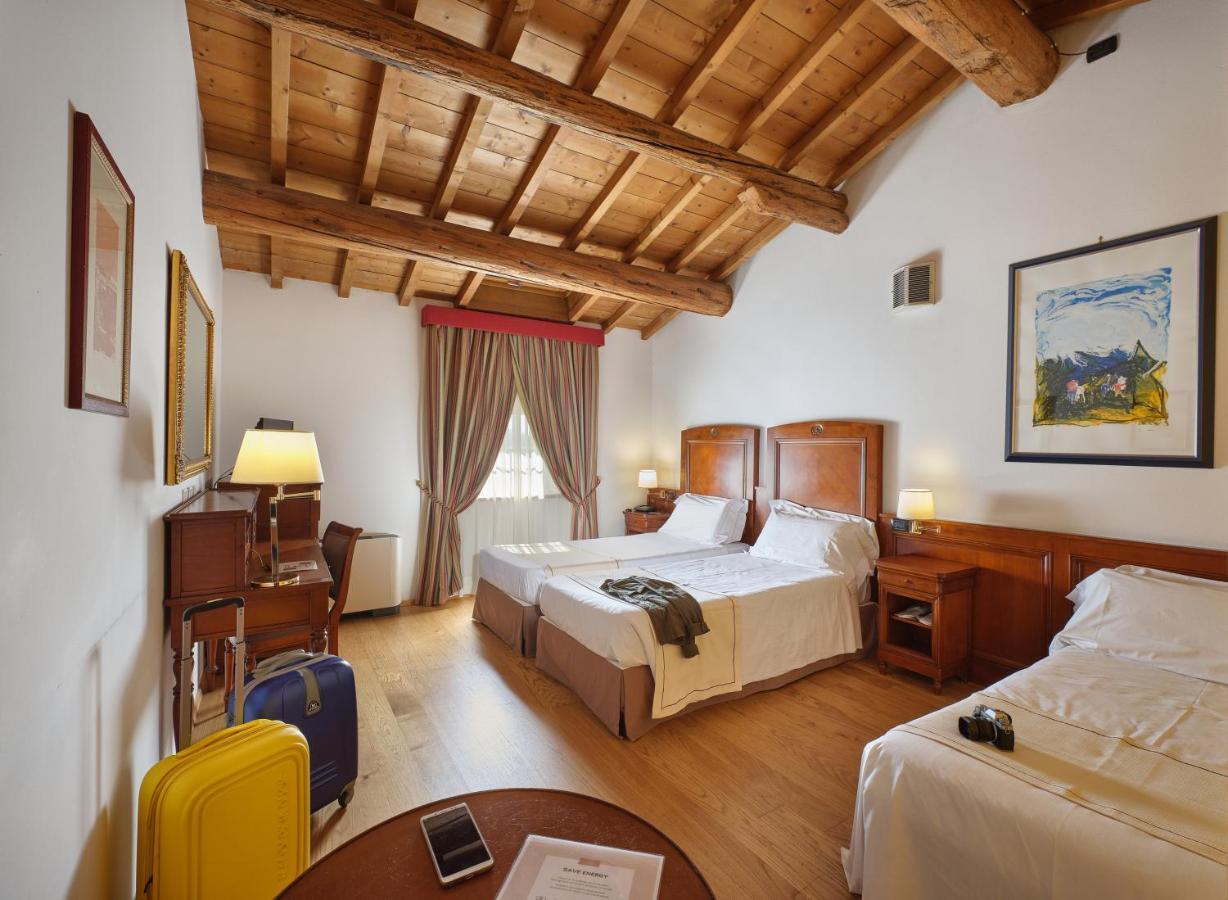 Hotel Villa Malaspina Castel d'Azzano Esterno foto