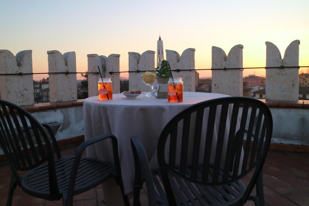 Hotel Villa Malaspina Castel d'Azzano Esterno foto