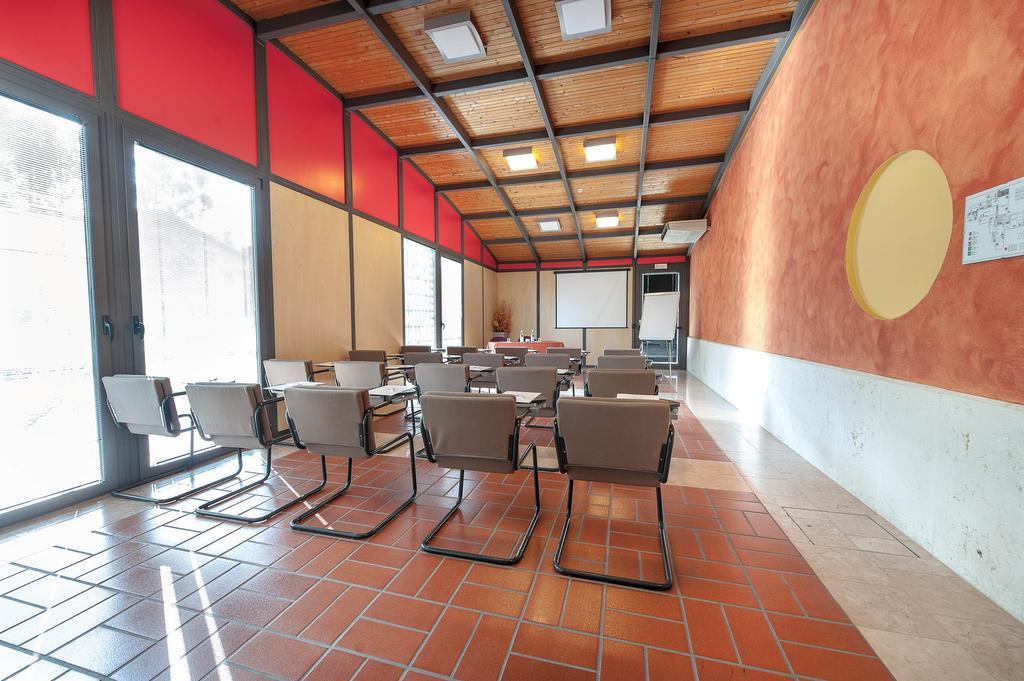 Hotel Villa Malaspina Castel d'Azzano Esterno foto