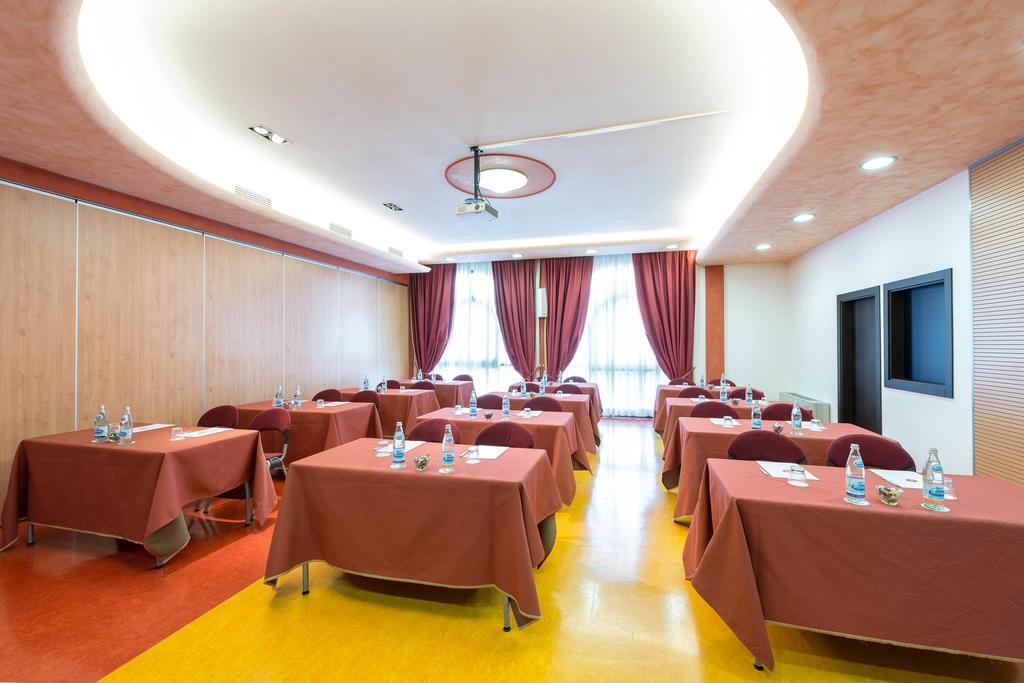 Hotel Villa Malaspina Castel d'Azzano Esterno foto