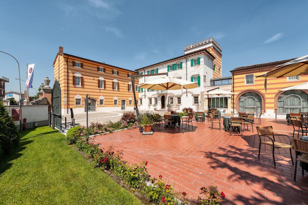 Hotel Villa Malaspina Castel d'Azzano Esterno foto