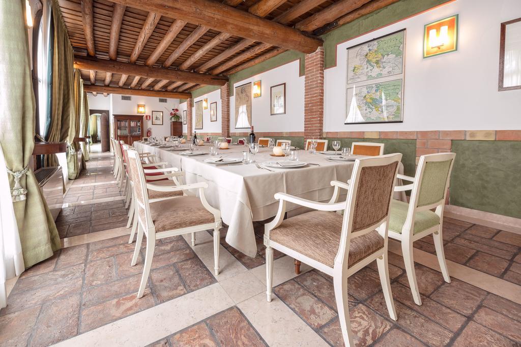 Hotel Villa Malaspina Castel d'Azzano Esterno foto