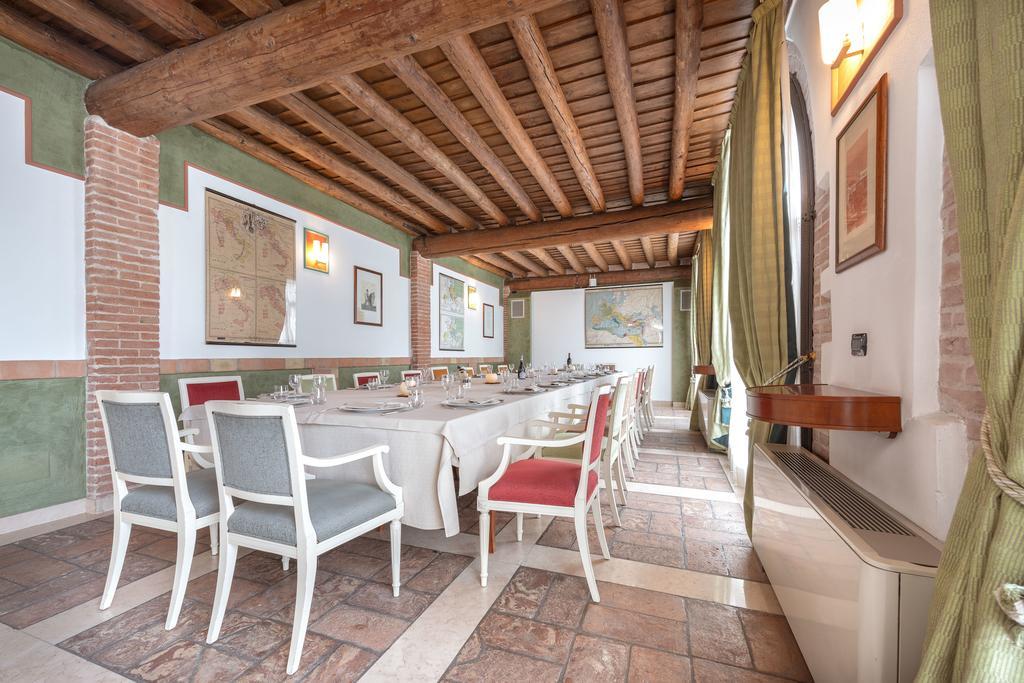 Hotel Villa Malaspina Castel d'Azzano Esterno foto