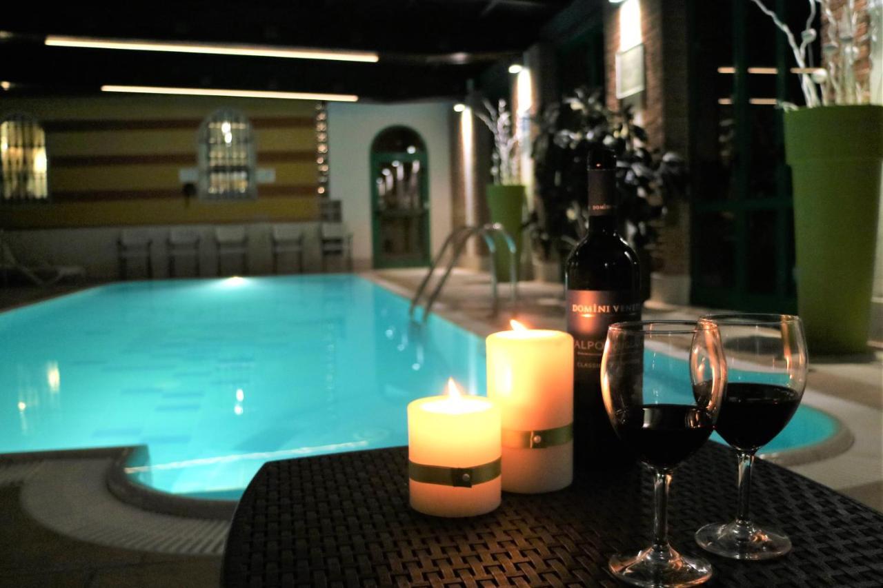 Hotel Villa Malaspina Castel d'Azzano Esterno foto