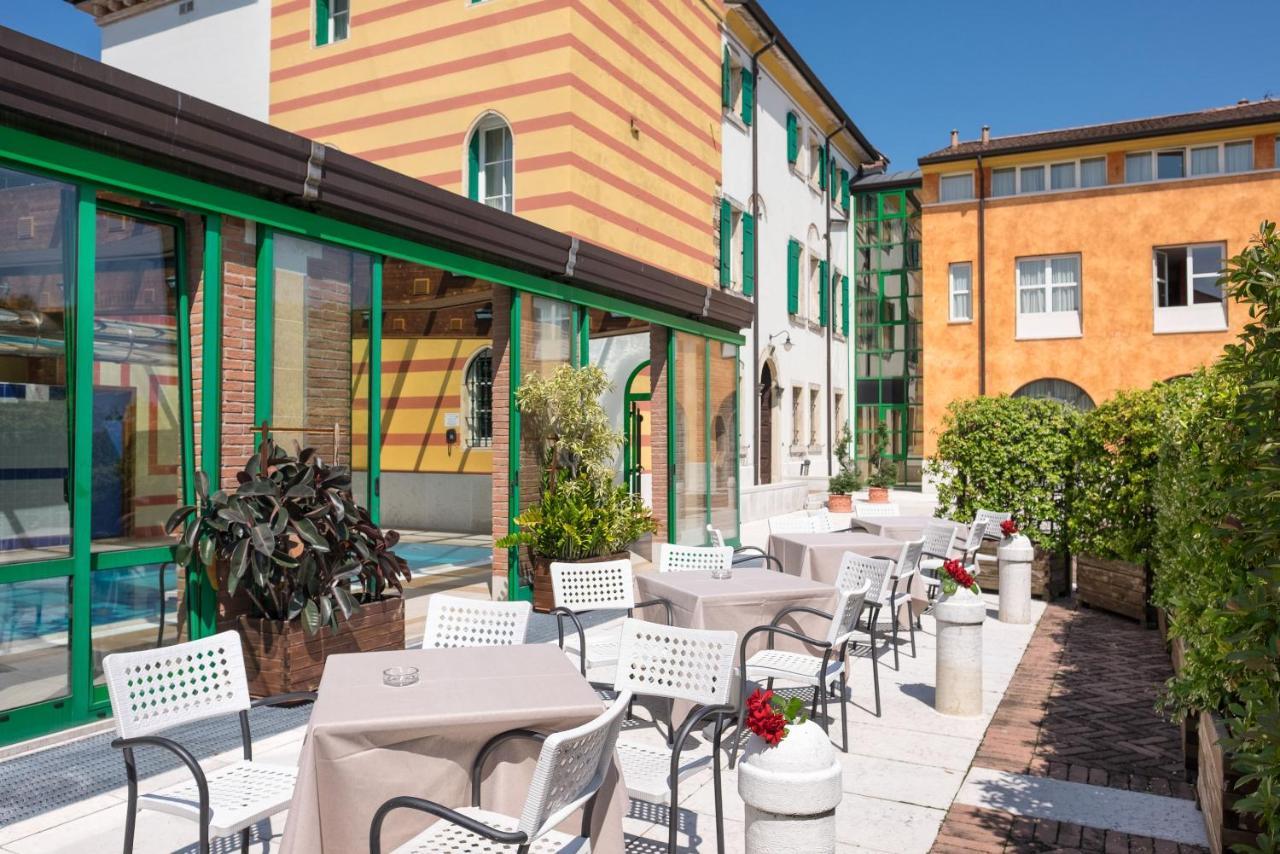 Hotel Villa Malaspina Castel d'Azzano Esterno foto