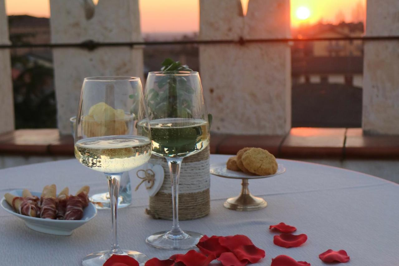 Hotel Villa Malaspina Castel d'Azzano Esterno foto