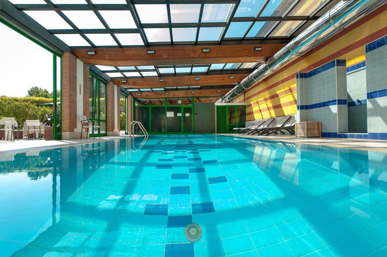 Hotel Villa Malaspina Castel d'Azzano Esterno foto